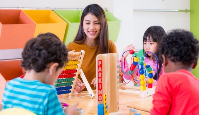 Educator teaching young children.